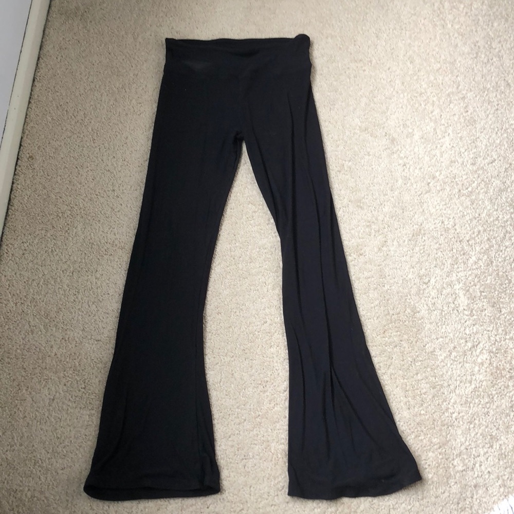 Black yoga pants